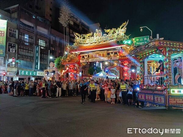 ▲▼警方在水燈排遶境路線及景福宮周邊彈性實施交通管制。（圖／桃園警分局提供）