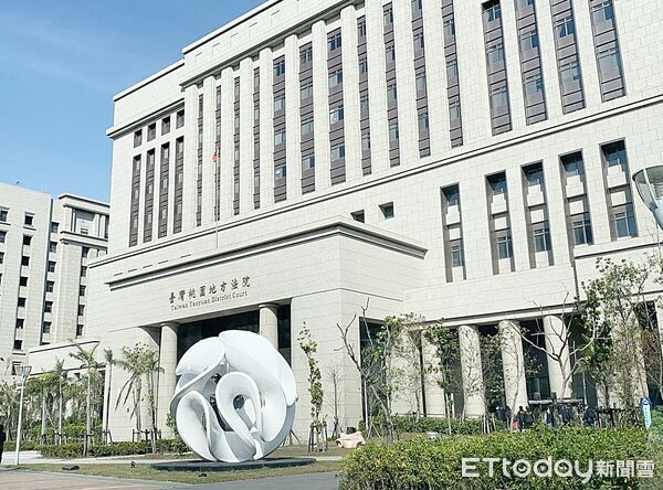 ▲桃園市余姓男子去年5月駕駛小貨車行經大溪區仁和三街路口近人行道時，不慎撞倒婦人，送醫急救後仍不治。（資料照／記者沈繼昌攝）