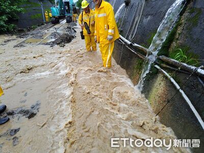 屏東「土石流淹鐵軌」慘況曝　台鐵南迴線全天停駛
