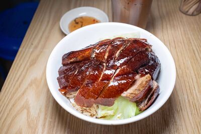 周潤發、洪金寶都吃過!香港必比登推薦燒鵝 一天要現烤破百隻