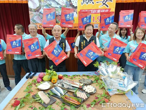▲▼蘇澳區漁會推出中秋「鱻宴搶鮮集錦禮盒」等禮盒。（圖／記者游芳男攝，下同）