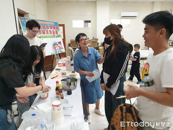 ▲移民署南區事務大隊雲林縣服務站日前舉辦新住民家庭教育課程，邀請廣州新住民李淑萍分享近30年在台生活經驗。（圖／記者游瓊華翻攝）