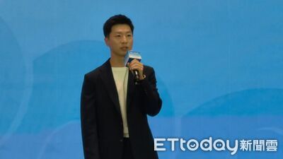 兩岸台青超驚喜！馬龍與《甄嬛傳》作者登台　龍隊大方送簽名球拍