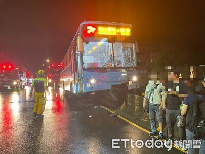 快訊／基隆客運自撞安全島！車上7乘客緊急送醫