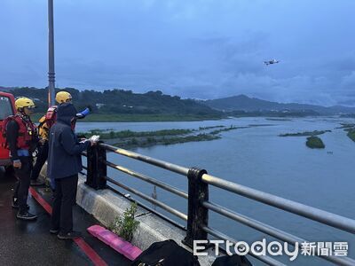 電動單車放橋上...男不明原因墜東勢大橋　警消出動空拍機搜救