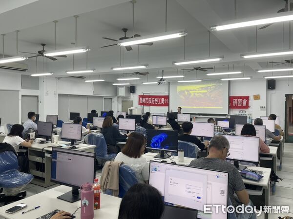 ▲台南市勞工局舉辦勞動法令扎根校園師資培育研習，吸引約40名學員參加。（記者林東良翻攝，下同）