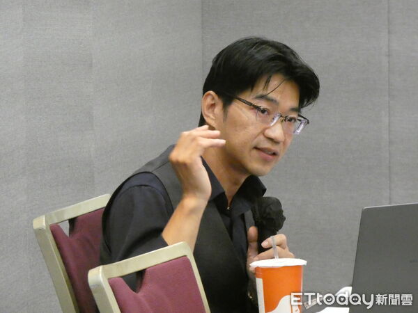 ▲▼亞洲政經與和平交流協會主辦「中國網路監管再擴張—公安權力進入個人資訊與網路活動」座談會,逢甲大學通識教育中心助理教授林展暉。(圖/記者陳冠宇攝)