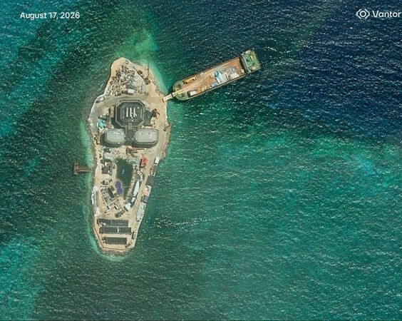 ▲▼西沙群島（Paracels archipelago）羚羊礁（Antelope Reef）附近的一座小島上出現了新設施。（圖／路透）