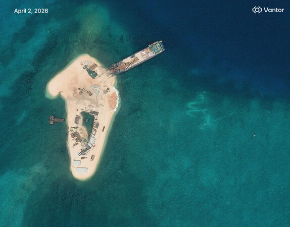 ▲▼西沙群島（Paracels archipelago）羚羊礁（Antelope Reef）附近的一座小島上出現了新設施。（圖／路透）
