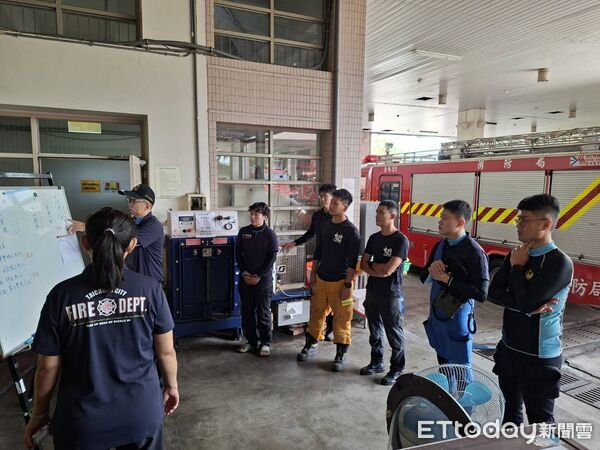 ▲▼台中男子不明原因東勢大橋墜落,警消搜救逾18小時。(圖/民眾提供,下同)