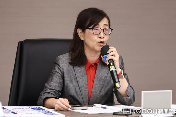 ▲台北市副市長林奕華召開記者會,回應女童遭猥褻案件。(圖/記者林敬旻攝)