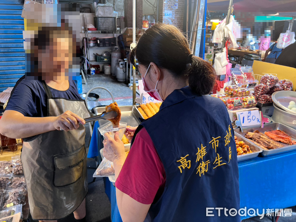 ▲▼高雄市衛生局執行普渡應景食品抽驗。（圖非違規店家／記者許宥孺翻攝）