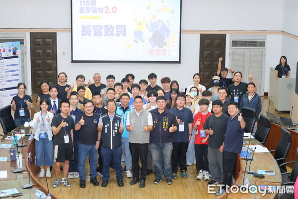 ▲▼國會民主研習營首次移師議事堂攻防，32名大專生大讚辯論太精彩。（圖／民眾提供，下同）