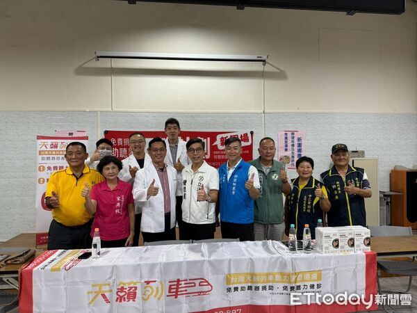 ▲鍾佳濱推動的「天籟計畫」，在新園鄉農業會的資材中心辦理公益聽力關懷活動。（圖／鍾佳濱服務處提供）