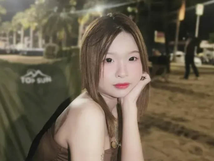 ▲▼泰17歲少女遭殺害！　買春客「屍體塞行李箱」騎車棄屍畫面曝。（圖／翻攝自อีจัน）