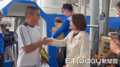 屏東東琉線渡輪擱淺…慘卡出海口3.5hrs!146人全數脫困了