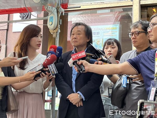 ▲▼民進黨立委王世堅在黨中常會前受訪。（圖／記者杜冠霖攝）