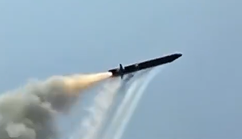 影／首次曝光！共軍試射神秘「黑色飛彈」 測試極限性能