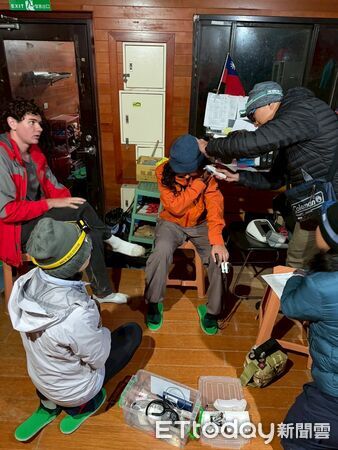 ▲守護臺灣屋脊23載不間斷!玉山國家公園與秀傳續簽『排雲山莊高山醫療服務』。(圖/玉山國家公園管理處提供)