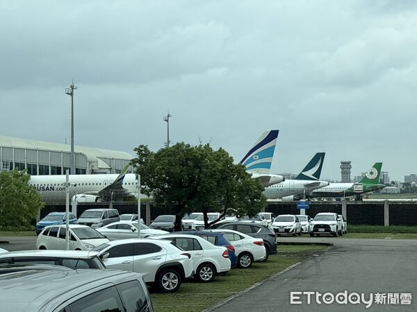 ▲▼高雄機場旁停車場興建新航廈。（圖／記者李姿慧攝）