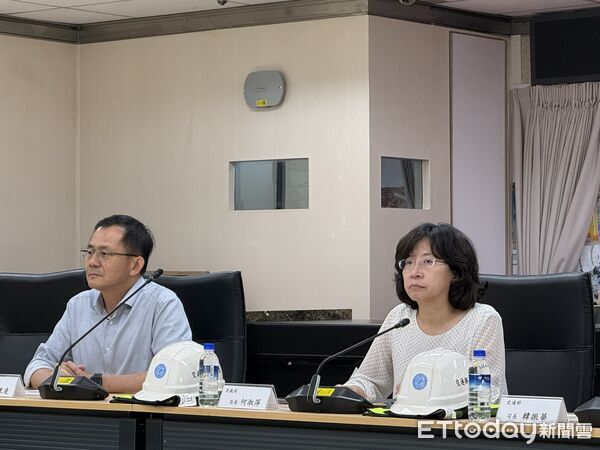 ▲▼民航局長何淑萍(右)。（圖／記者李姿慧攝）