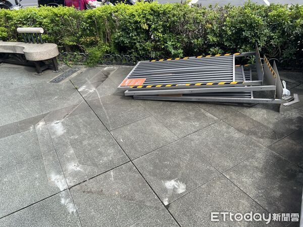 ▲▼台北露天吸菸區拆除。（圖／讀者提供）