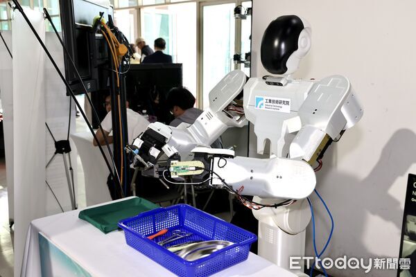 ▲台南市政府在柳營科技工業區成立「台南機器人產業發展創新中心」,補齊智慧產業聚落關鍵拼圖。(記者林東良翻攝,下同)
