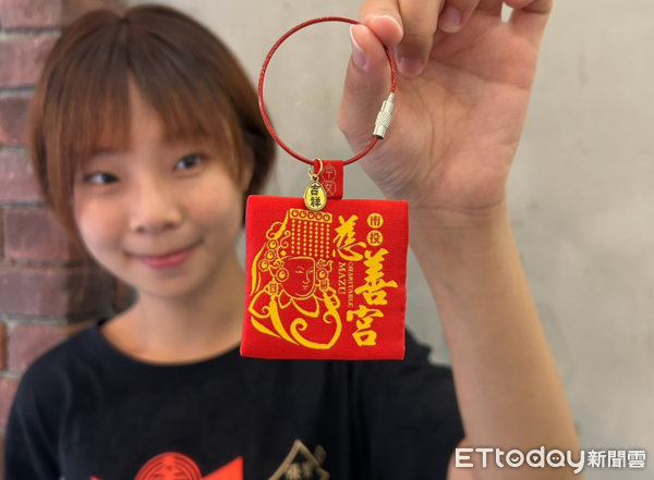 ▲南投縣衛生局與南投市慈善宮合推限量香火袋，宣導性病防治正確觀念。（圖／南投縣政府提供，下同）