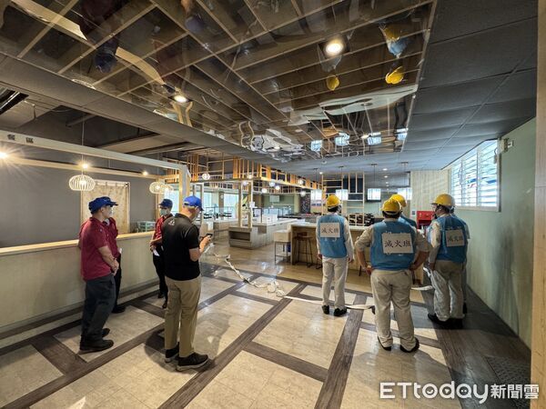 ▲旗勝科技台南廠模擬員工餐廳電氣火災，演練火警通報、初期滅火及人員疏散。（記者林東良翻攝，下同）
