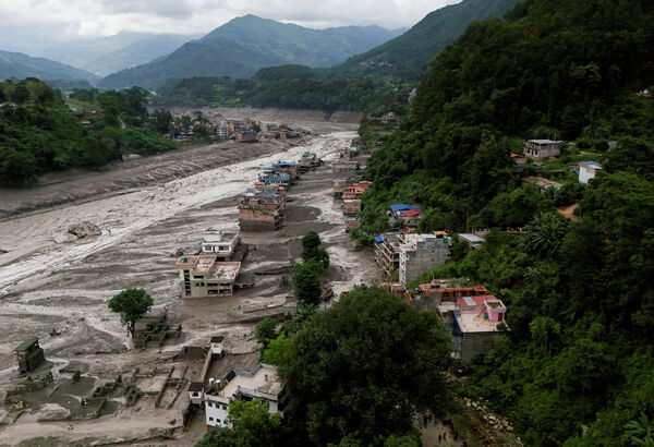 西藏邊境土石流爆發！民眾拔腿狂奔仍遭吞沒 習近平指示全力搜救