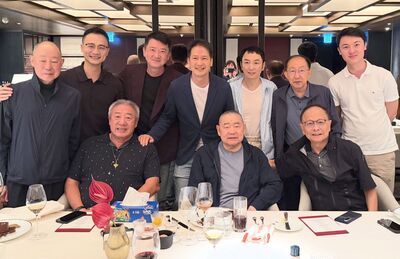 1張照片含金量4800億！香港2富豪罕見同框