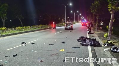 台東機車、自小客路口擦撞！騎士受傷送醫　零件噴滿地畫面曝光