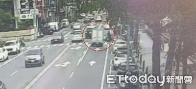 台南府前路汽機車擦撞！女騎士人車倒地　手腳擦挫傷送醫