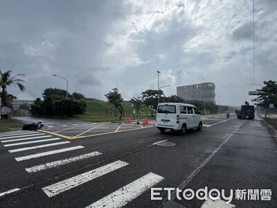 上班路遇死劫!23歲騎士遭左轉大貨車猛撞慘死 母悲痛認兒屍
