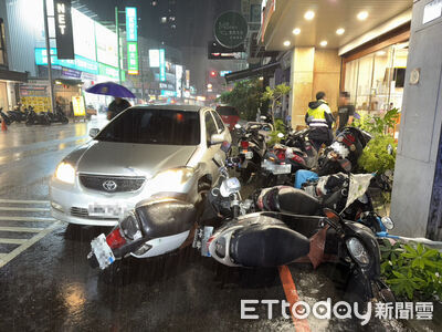 台中男毒駕逆撞9車!撞停商店大門 只差20公分...騎士驚險閃過