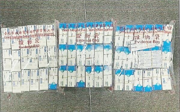 ▲桃園地檢署檢察官指揮北市刑大偵辦位於觀音區某診所吳姓執業醫師非法販售管制第三、第四級含安眠藥成分之毒品牟利案，圖為查獲之管制藥品。（圖／桃園地檢署提供）