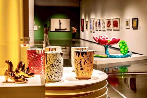 ▲▼屏東縣立美術館正舉行《當繁花盛開》日本當代藝術展，其中草間彌生的〈花朵正在綻放〉、〈花瓶〉更是首度來台展出，還有罕見手繪拼貼作品。（圖／取自周春米臉書）