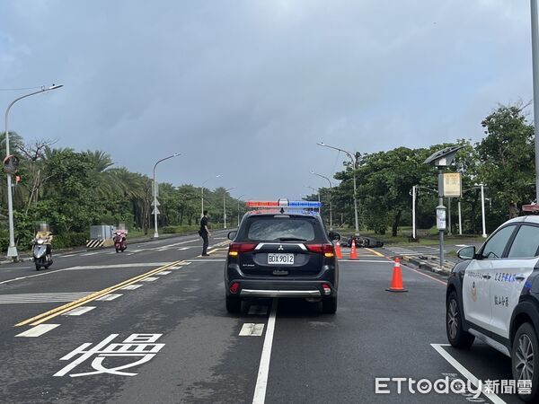 ▲▼旗津重大車禍!大貨車左轉釀禍 23歲騎士遭擊落慘死。(圖/記者賴文萱翻攝)