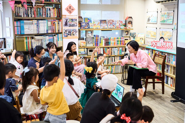 ▲▼永和在地獨立書店「綠書店」店長許秀美（Joyce）現身力挺民進黨新北市長參選人、立委蘇巧慧。（圖／蘇巧慧競辦提供）