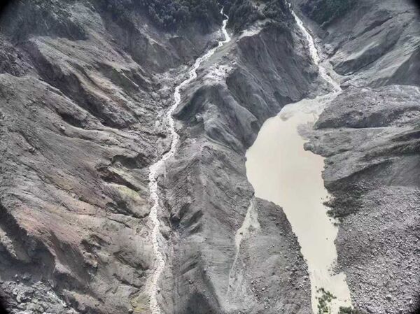 ▲▼航拍西藏土石流災害現場，尼泊爾、吉隆口岸。（圖／翻攝中國安能集團）