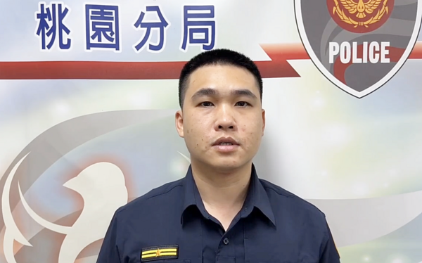 ▲桃園警分局景福派出所所長吳家鳴說明逮捕通緝犯過程。（圖／桃園警分局提供）
