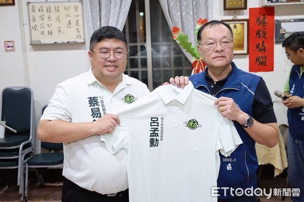 ▲▼ 獅友主動成立後援會力挺蔡易餘 展現團結氣勢力拼勝選 。(圖/蔡易餘服務處提供)