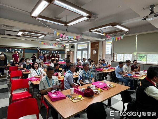 ▲▼花蓮縣校長們参訪博嘉實驗小學，以「從藝文探索到終身學習，實踐拓展多元學習力」為主題經驗分享。（圖／花蓮縣政府提供，下同）
