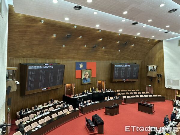 罕見！表決太久「議場電腦凍抹條」 韓國瑜：再忍下展現政治家風範