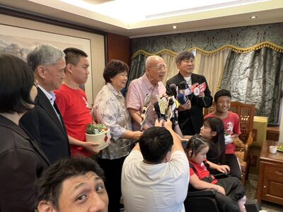 辛龍遭胡瓜爆「已讀不回」! 本人急澄清私下真實關係