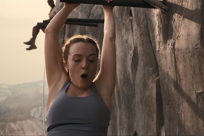 看電影還要考驗平衡感! 《墜2》沉浸式試映「站平衡木」掉下去就淘汰