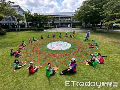 甘蔗纖維變立體紙藝 9國中小校園草坪現地景線畫