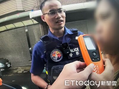 沒打方向燈揭酒駕!醉女亂摸警察大腿喊「弟弟」 酒測0.67慘了