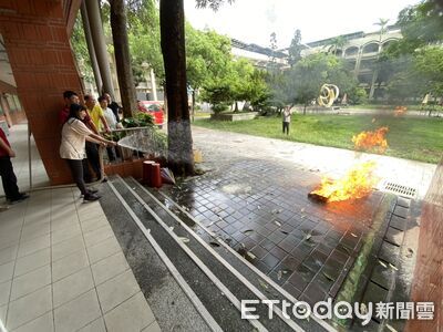 開學防災先上課!南消前進台南家商 教師實操作滅火器、CPR
