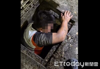 懸賞10萬找婚戒!熱心男鑽水溝搜尋畫面曝 現場成尋寶大挑戰